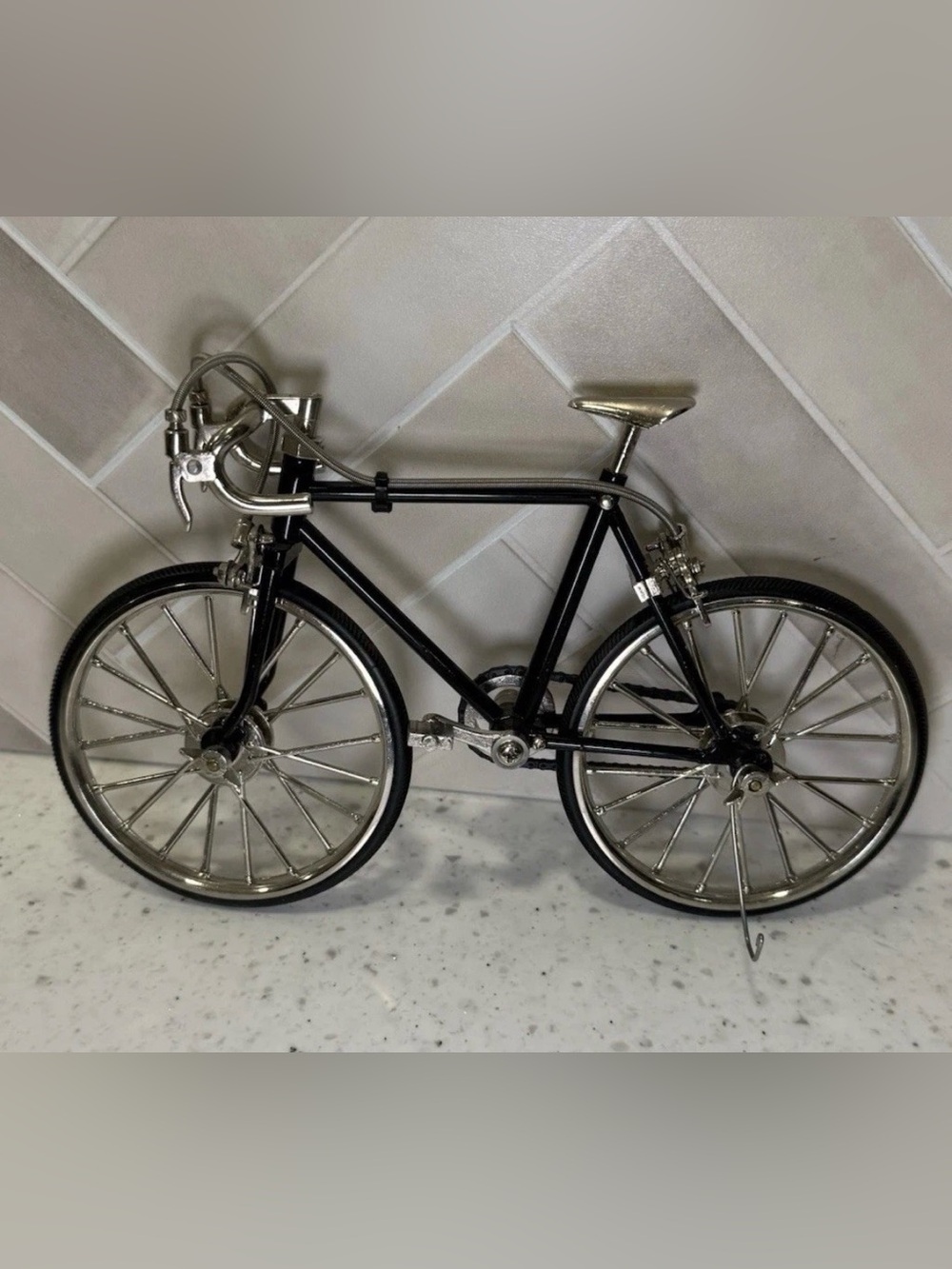 Miniature 7.5" Road Bicycle Model - Working
Parts, Detailed Metal Replica 1:10